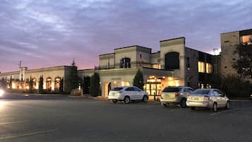 Fassade der Unterkunft – Abend/Nacht