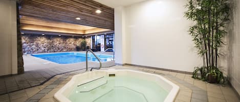 Indoor spa tub