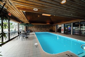 Innenpool, Liegestühle