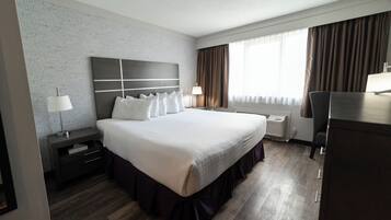 Deluxe Room, 1 King Bed | Premium bedding, down duvets, desk, laptop workspace