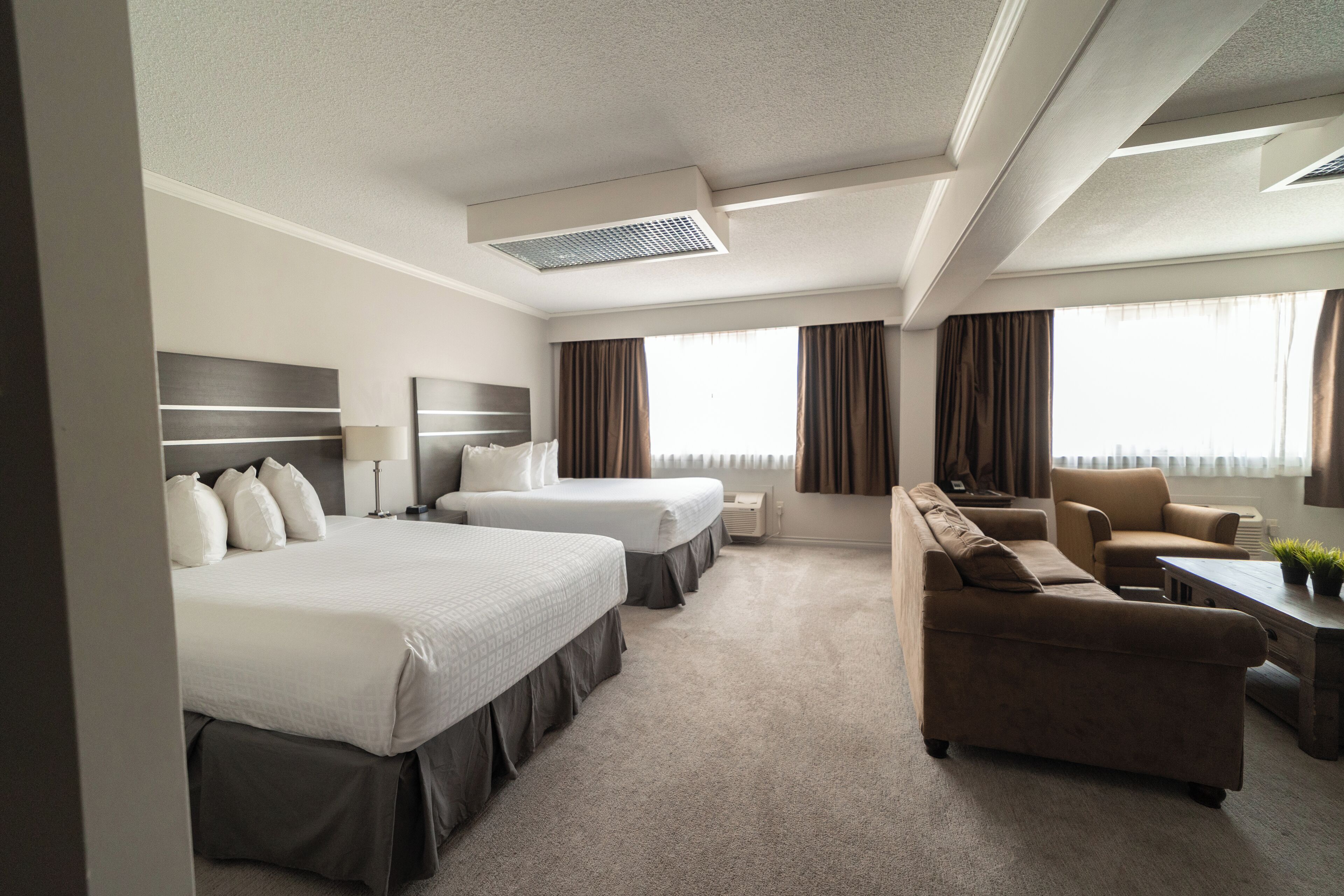 開放式套房, 2 張加大雙人床, 小廚 | 高級寢具、羽絨被、書桌、手提電腦工作空間