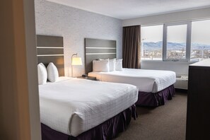 Deluxe-Zimmer, 2 Queen-Betten | Hochwertige Bettwaren, Daunenbettdecken, Schreibtisch