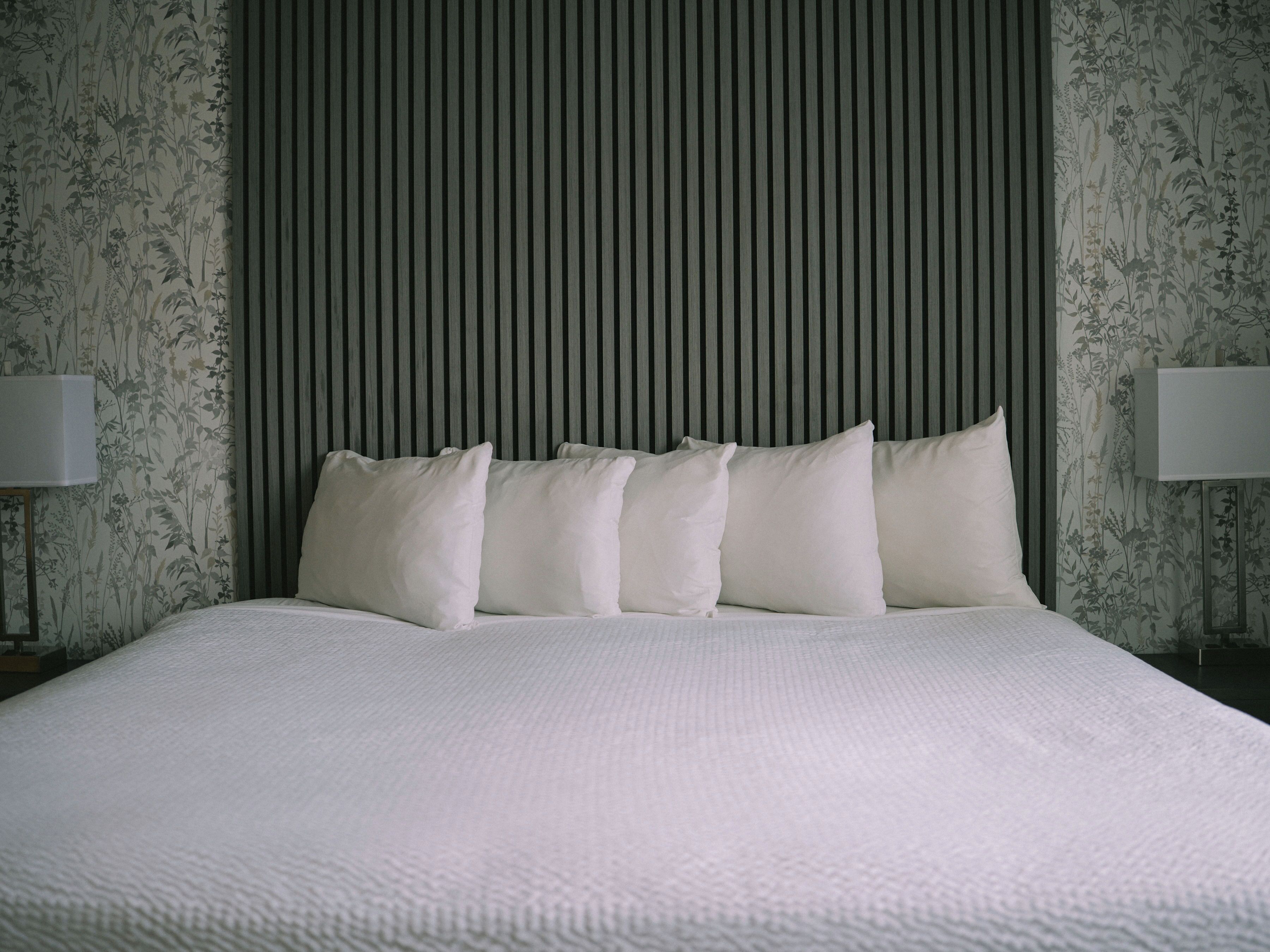 Ropa de cama de alta calidad, cubrecamas y escritorio 