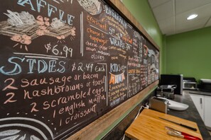 فطور مطهو حسب الطلب يوميًا مقابل رسوم