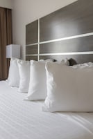 Ropa de cama de alta calidad, cubrecamas y escritorio