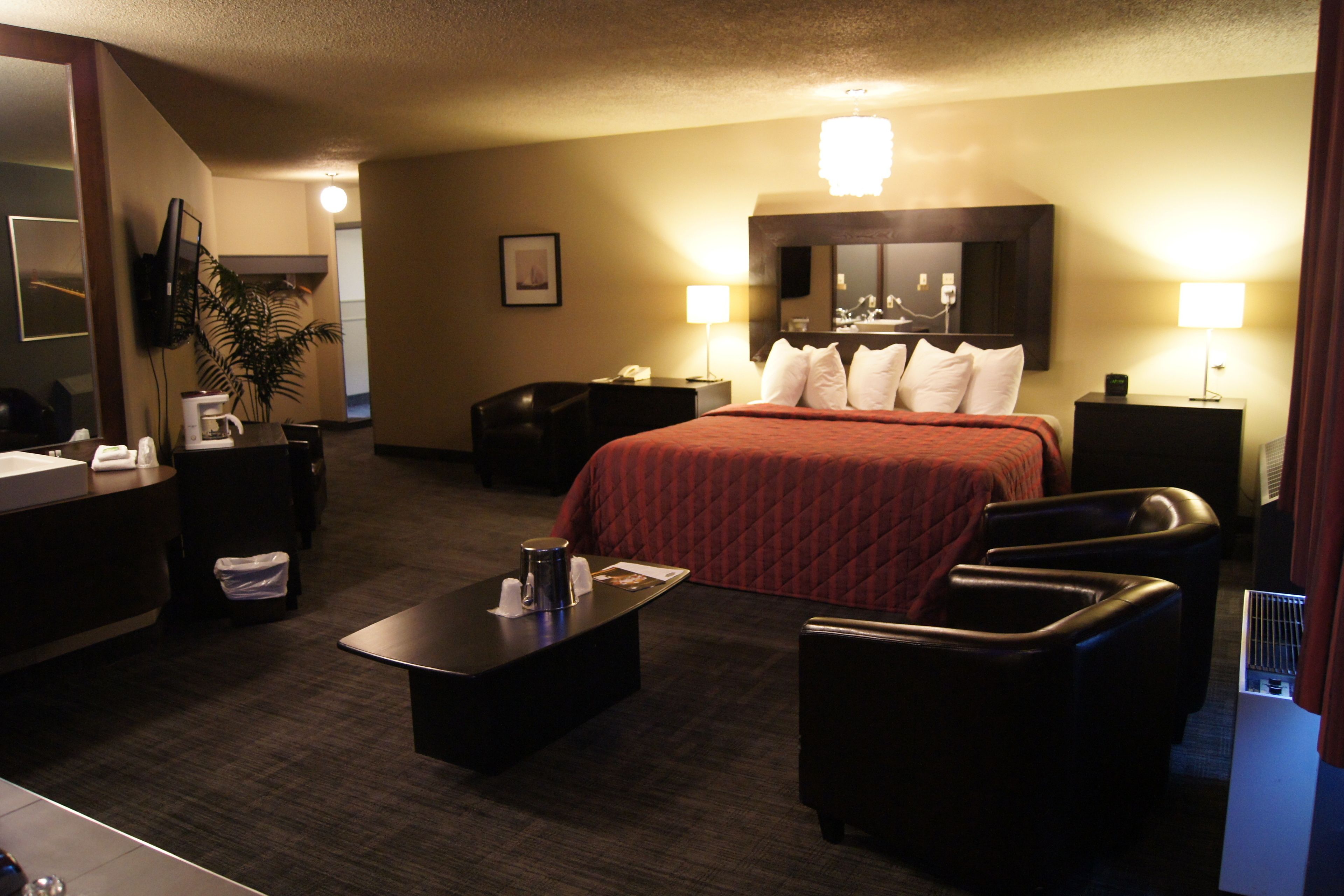 Sengetøy av topp kvalitet, individuelt dekorert og skrivebord