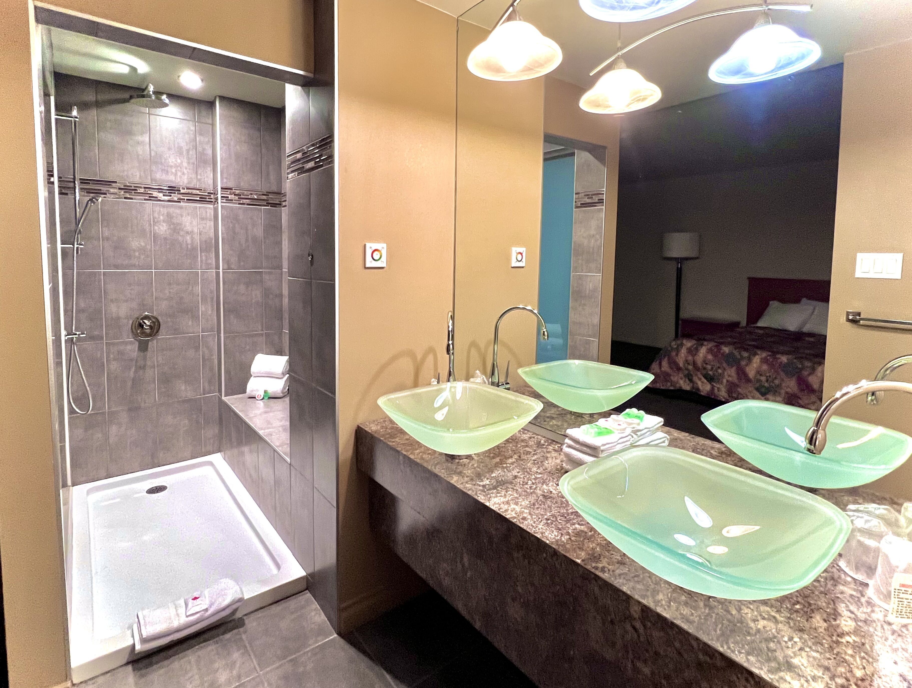Junior-suite - 1 kingsize-seng (Exotic shower) | Badeværelse | Gratis toiletartikler, hårtørrer, håndklæder