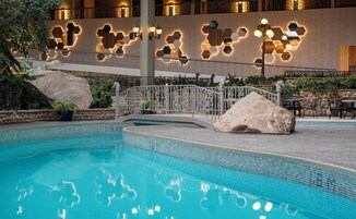 Una piscina cubierta