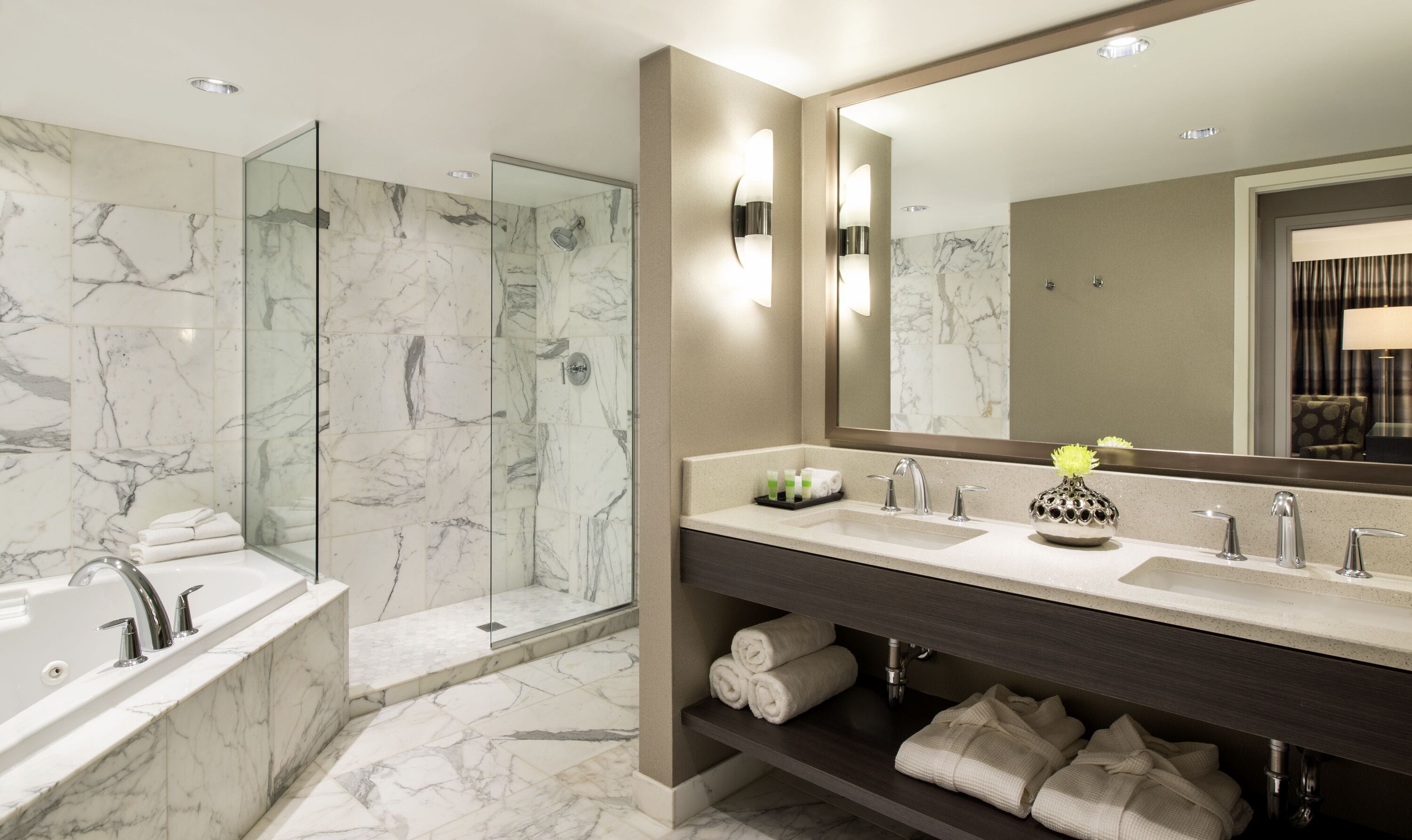 executive suite | bathroom | eco-friendly toiletries, hair dryer, towels