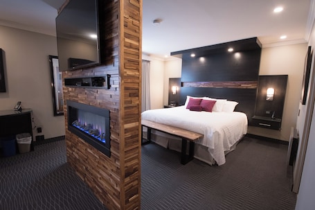 Presidential Suite, 1 King Bed, Jetted Tub (Multi-Jet shower) | Premium bedding, Select Comfort beds, desk, blackout drapes. Hôtel des Eskers