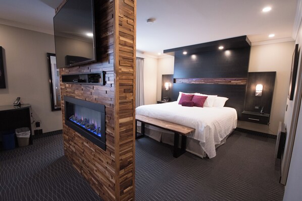 Presidential Suite, 1 King Bed, Jetted Tub (Multi-Jet shower) | Premium bedding, Select Comfort beds, desk, blackout curtains