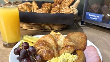 Daily buffet breakfast for a fee