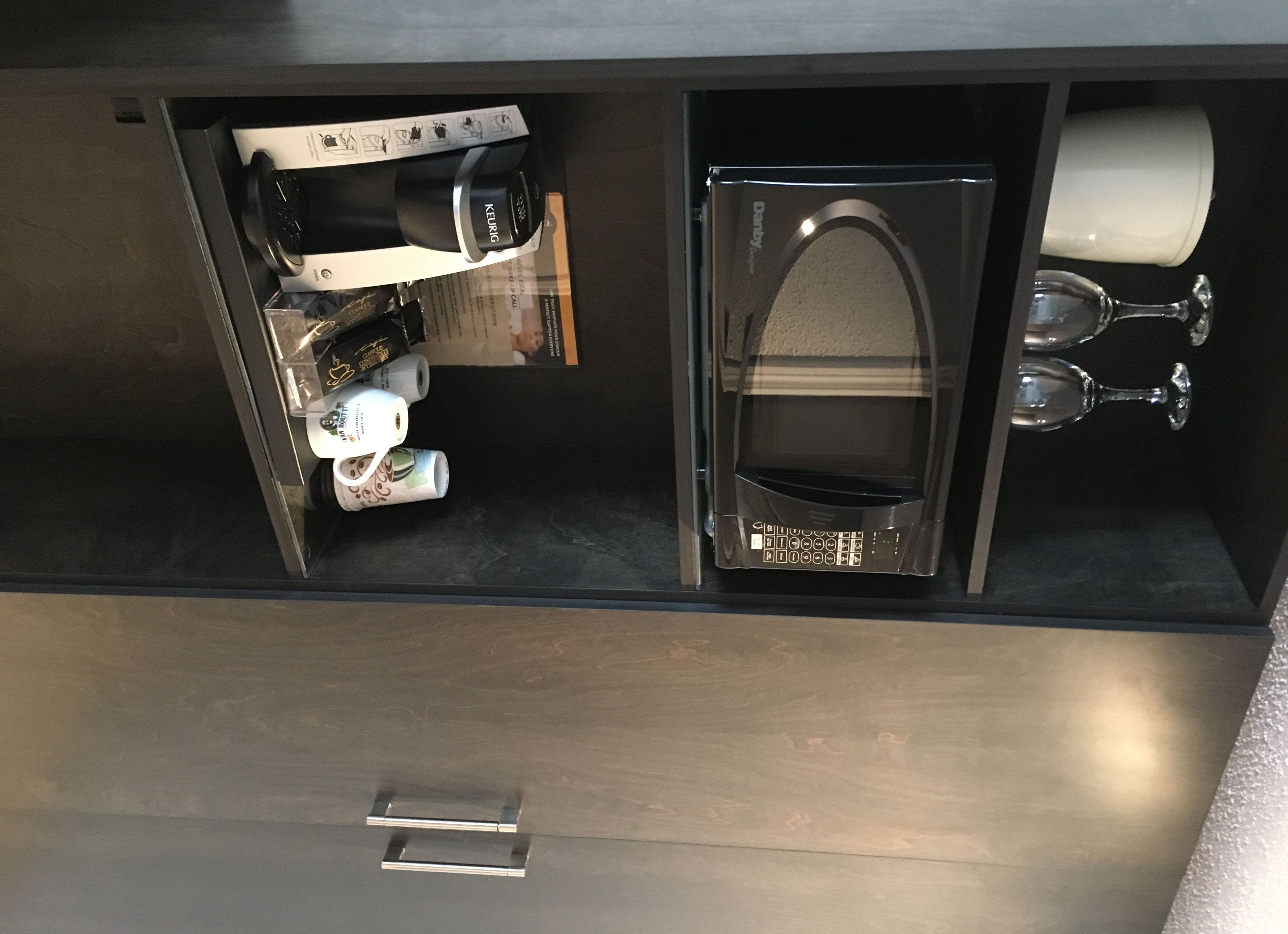 business room, 2 queen beds | coffee and/or coffee maker