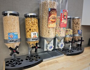 Tägliches Frühstücksbuffet gegen Gebühr
