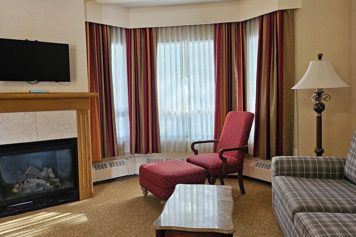Studio 1 Queen | 1 bedroom, iron/ironing board, WiFi, bed sheets