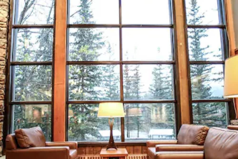 Lake Louise Inn