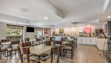 Free daily continental breakfast