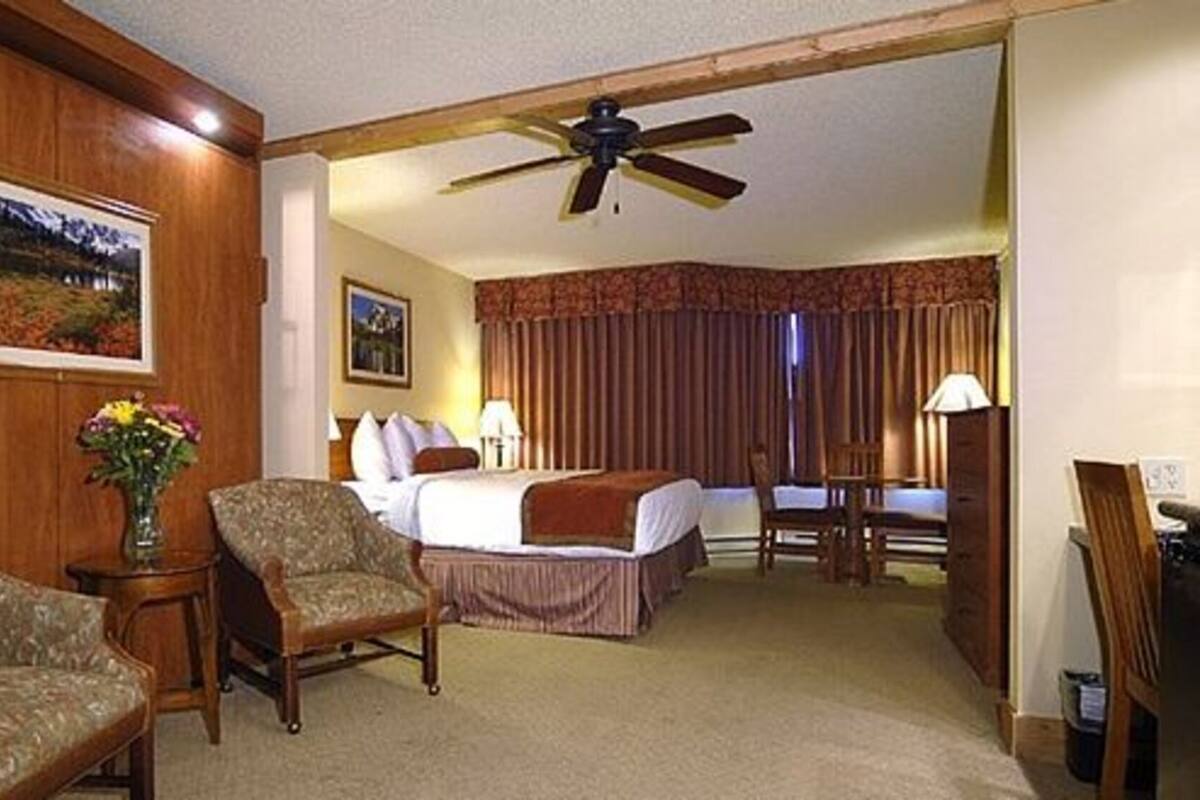 In-room safe, iron/ironing board, cribs (free), WiFi (free)