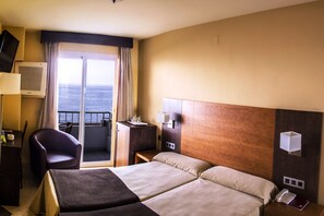 Minibar, safe på rommet, skrivebord og blendingsgardiner