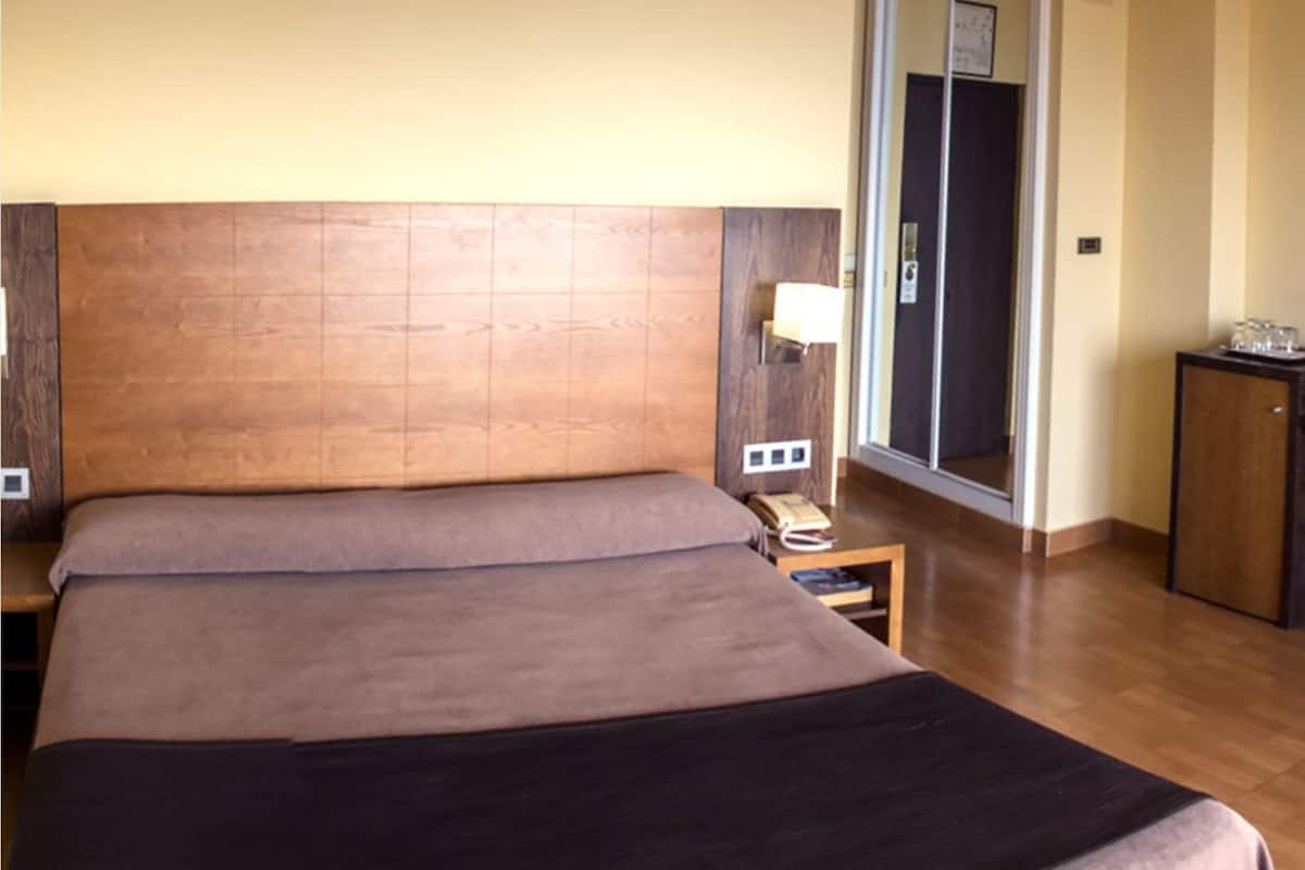 minibar, in-room safe, desk, blackout curtains