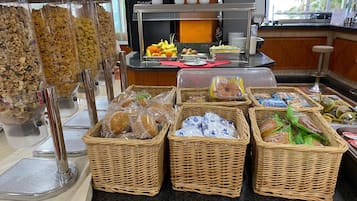 Desayuno buffet todos los días (con cargo)