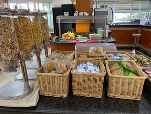 Daily buffet breakfast for a fee