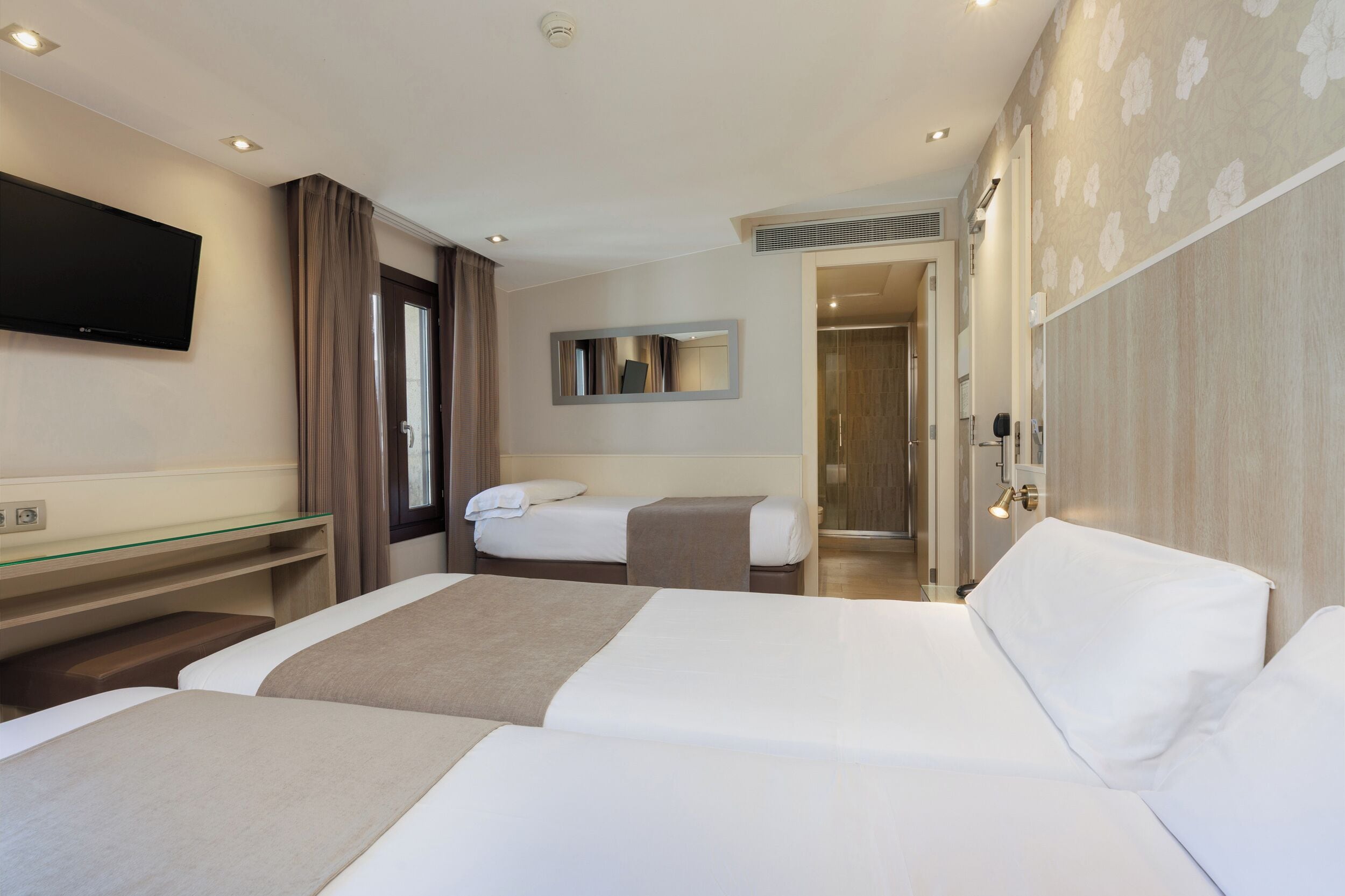 1 bedroom, down duvets, in-room safe, desk