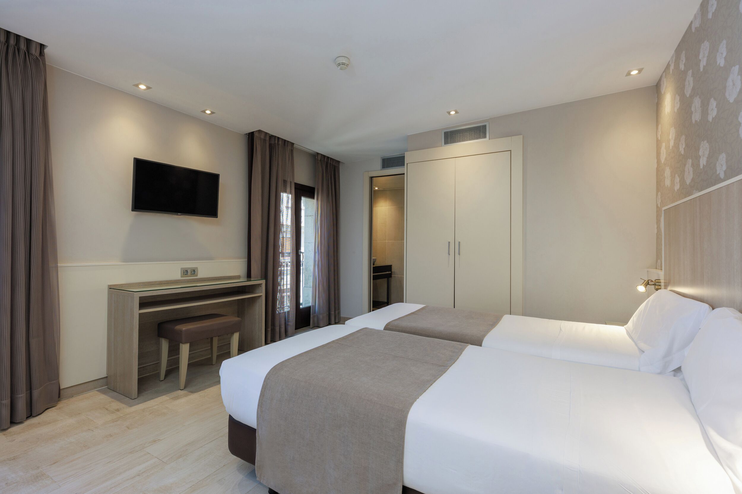 Quadruple Room | Down comforters, in-room safe, desk, laptop workspace