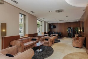 Lobby sitting area - Hotel Santa Marta (Barcelona)