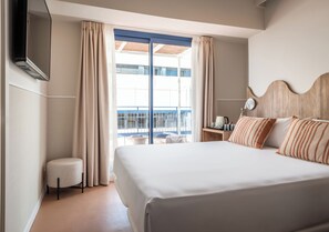 Quarto casal standard, terraço | 1 quarto, camas com colchões pillow-top, escrivaninha