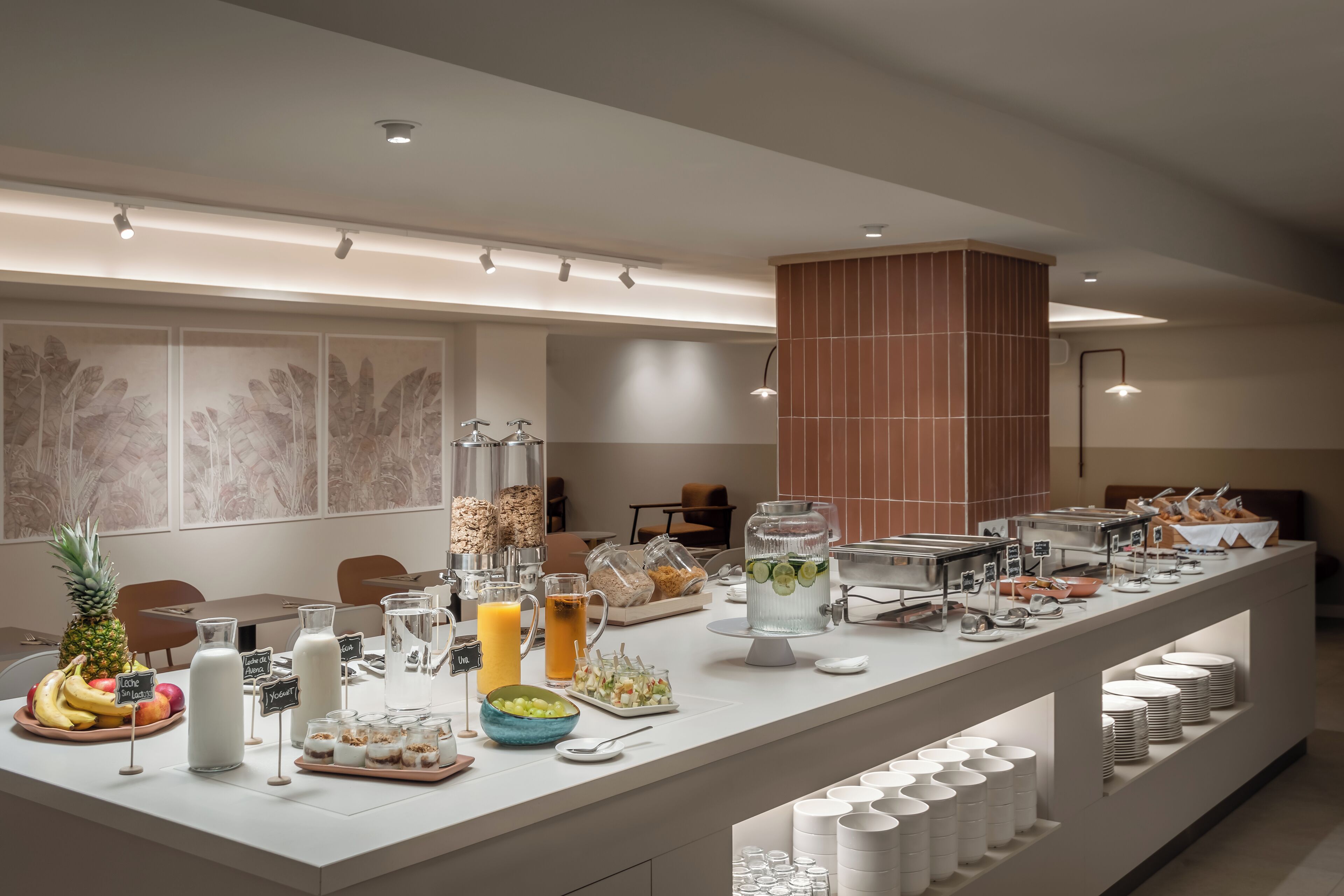 Bữa sáng buffet hàng ngày (15 EUR/mỗi người) 