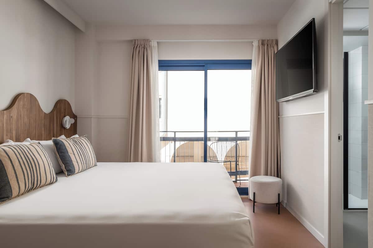 Superior Double Room | 1 bedroom, pillowtop beds, desk, laptop workspace