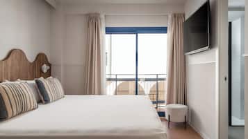 Quarto casal superior | 1 quarto, camas com colchões pillow-top, escrivaninha