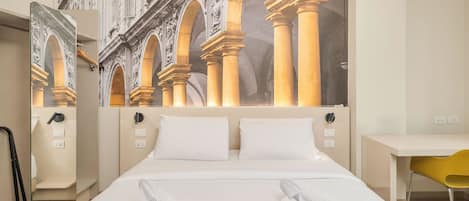 Dobbeltrom – standard, tilgjengelighetstilpasset, ikke-røyk | Safe på rommet, skrivebord og skrivebord for bærbar PC