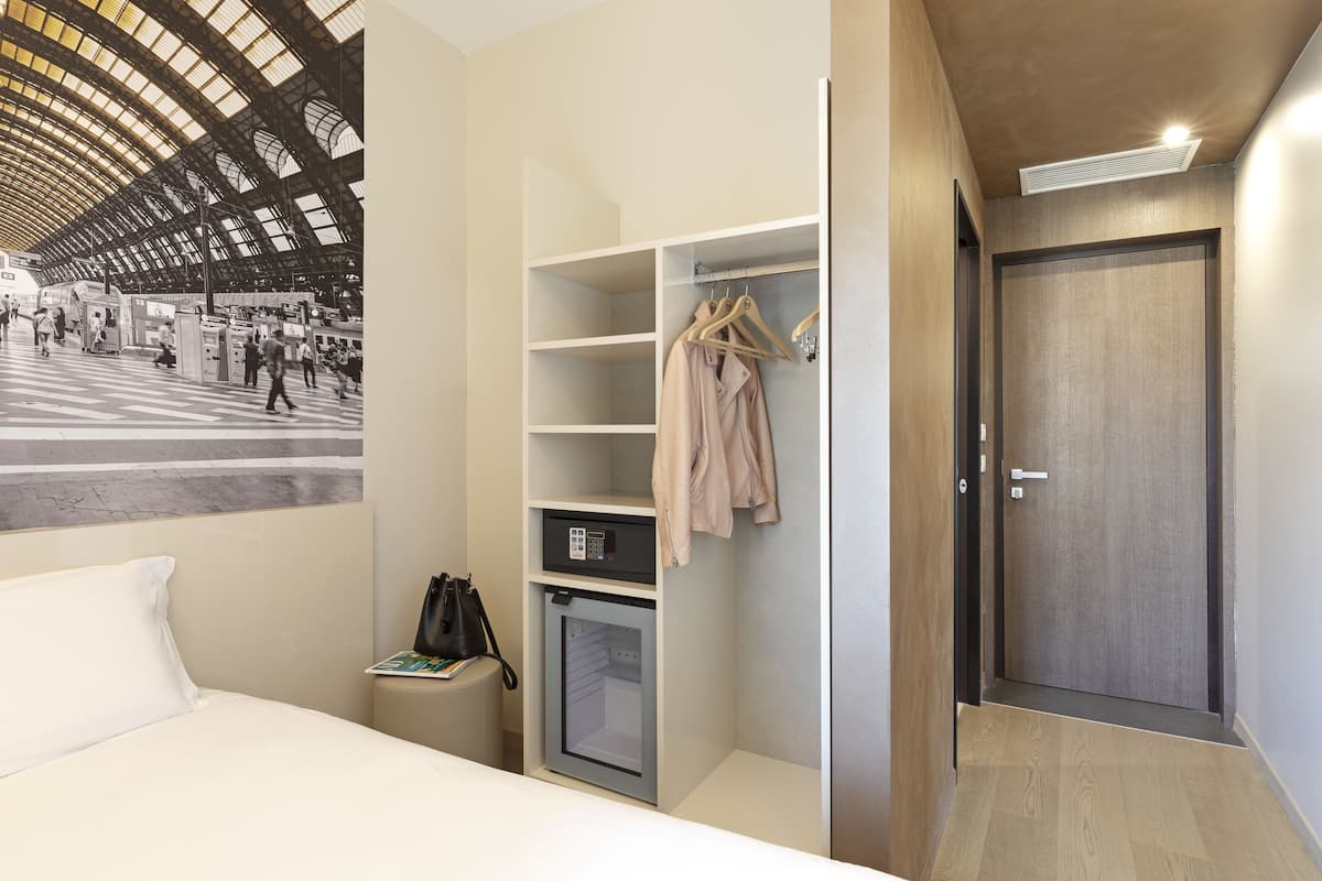 In-room safe, desk, laptop workspace, iron/ironing board