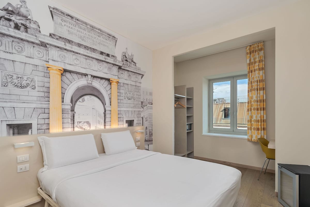 Dobbeltrom – standard, ikke-røyk | Safe på rommet, skrivebord og skrivebord for bærbar PC