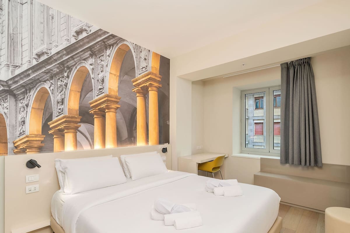 Dobbeltrom – superior, ikke-røyk | Safe på rommet, skrivebord og skrivebord for bærbar PC