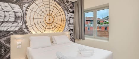 Junior Suite, 1 King Bed, Non Smoking | In-room safe, desk, laptop workspace, iron/ironing board