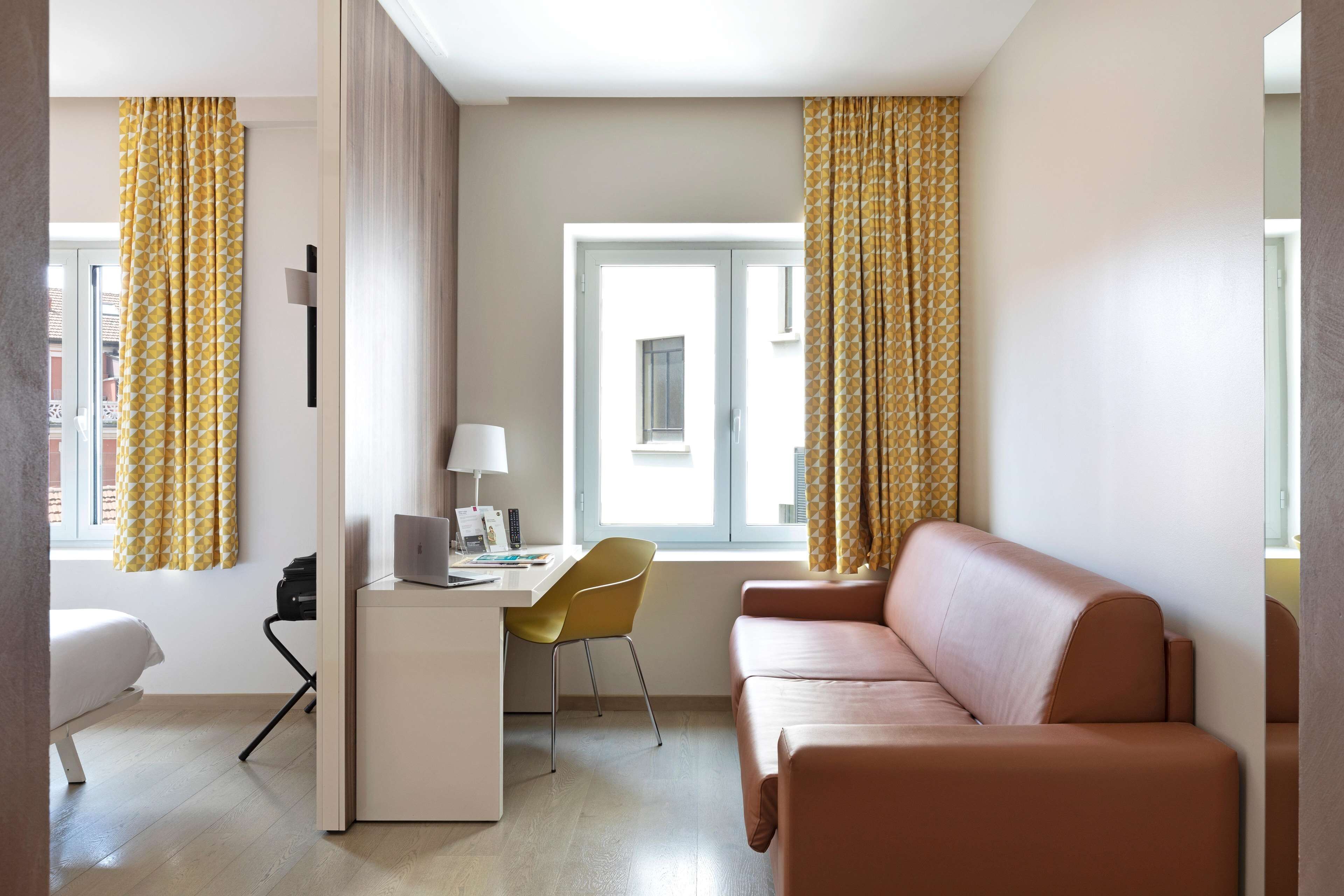 standard triple room, non smoking | 1 bedroom, in-room safe, desk, laptop workspace