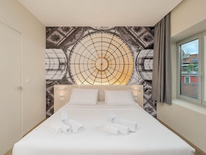 Junior Suite, 1 King Bed, Non Smoking | In-room safe, desk, laptop workspace, iron/ironing board - B&B Hotel Milano Central Station (Milan)