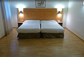Coffre-fort, bureau, accès au Wi-Fi (inclus)