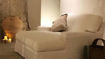 In-room safe, desk, free WiFi, wheelchair access