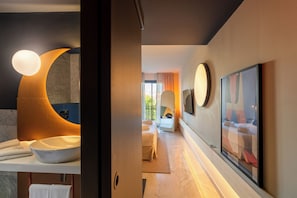 Double Room, Balcony, Park View | Minibar, blackout drapes, free WiFi, bed sheets