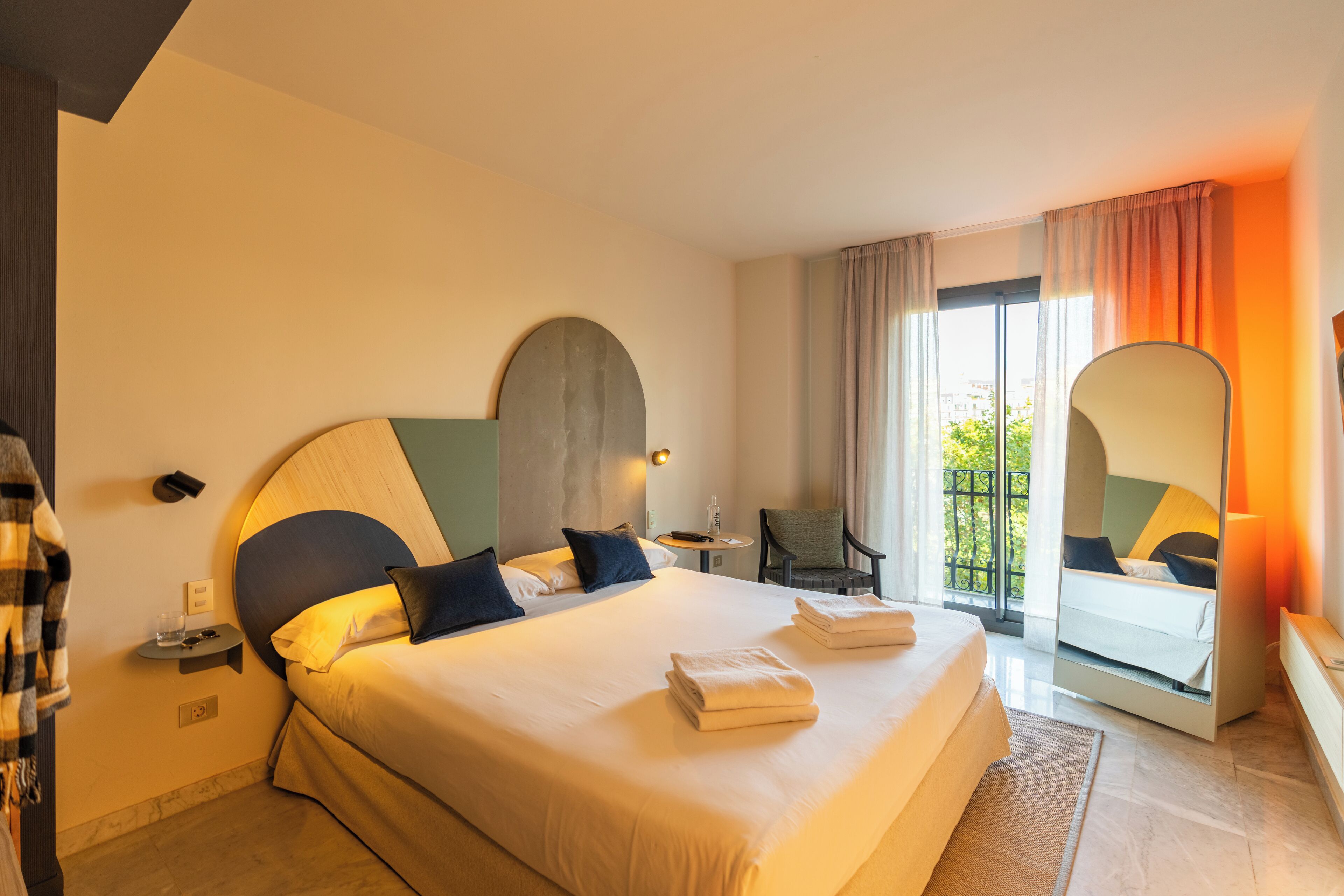 Kamar Double, balkon, pemandangan taman | Minibar, tirai kedap cahaya, Wi-Fi gratis, dan seprai linen