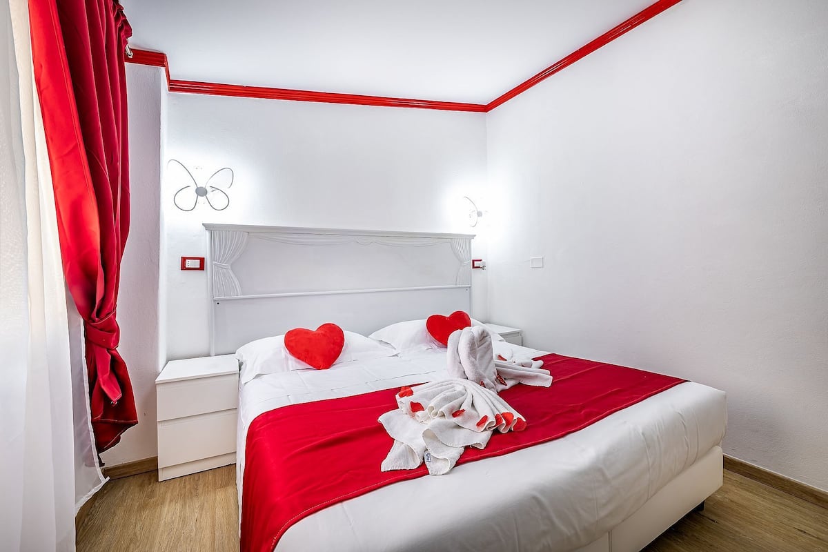 Doppia Standard, 1 letto matrimoniale | 1 camera, una cassaforte in camera, tende oscuranti, insonorizzazione