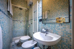 Standard Quadruple Room, Multiple Beds | Bathroom | Shower, free toiletries, hair dryer, towels