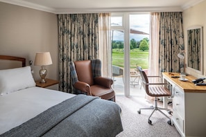 Chambre Exécutive Double ou avec lits jumeaux, vue golf | Literie hypoallergénique, coffres-forts dans les chambres, bureau