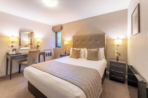 Superior Double Room | In-room safe, desk, laptop workspace, blackout drapes - Westmead Hotel (Birmingham)