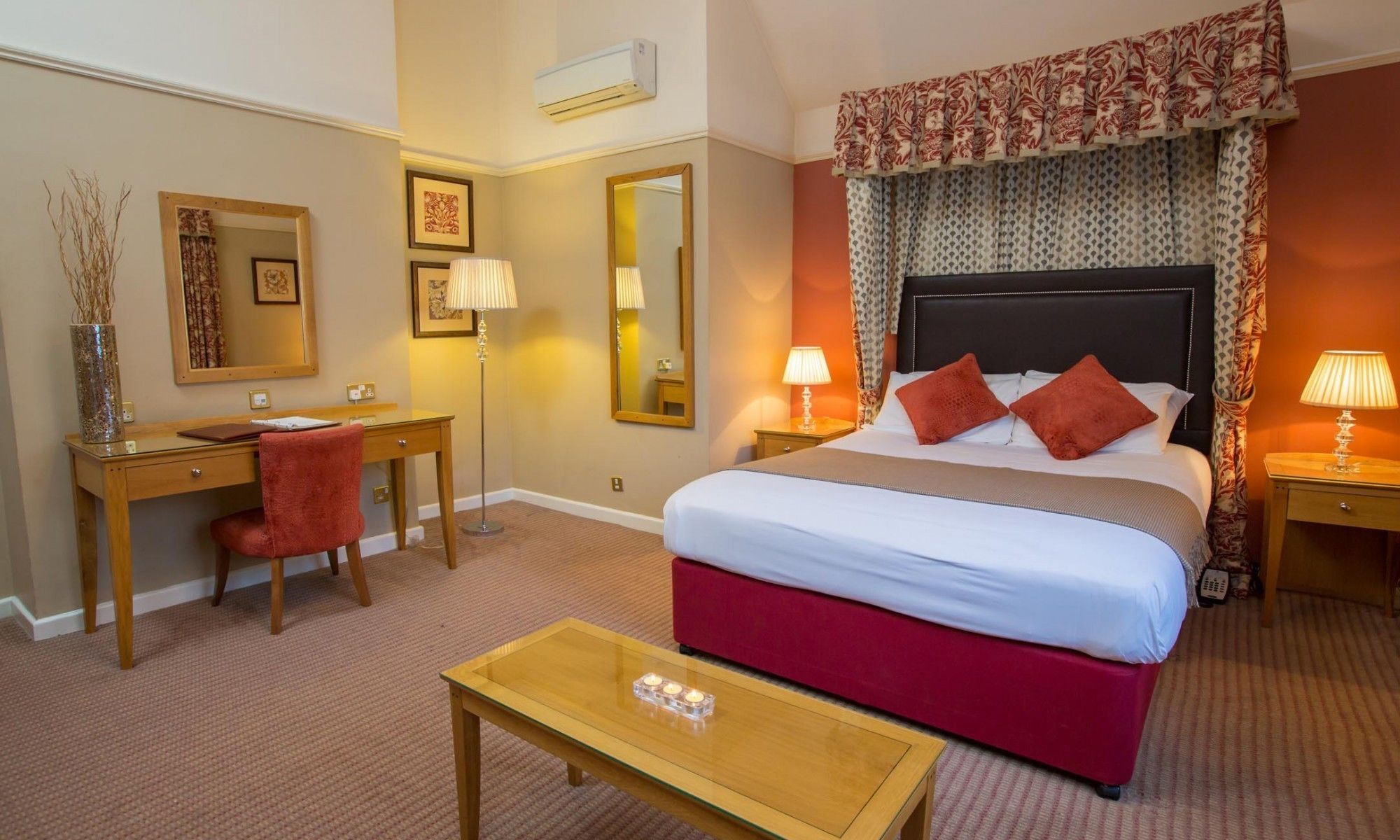 in-room safe, desk, laptop workspace, blackout curtains