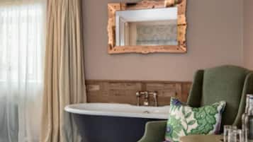 Luxury Room | Hypo-allergenic bedding, individually decorated, individually furnished